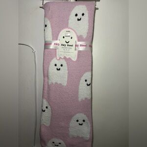 Pink ghost halloween throw blanket